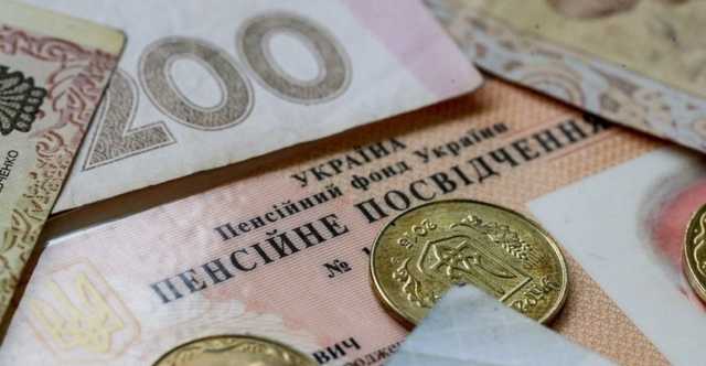 Если трудовая книжка утеряна: украинцам объяснили, как выйти на пенсию