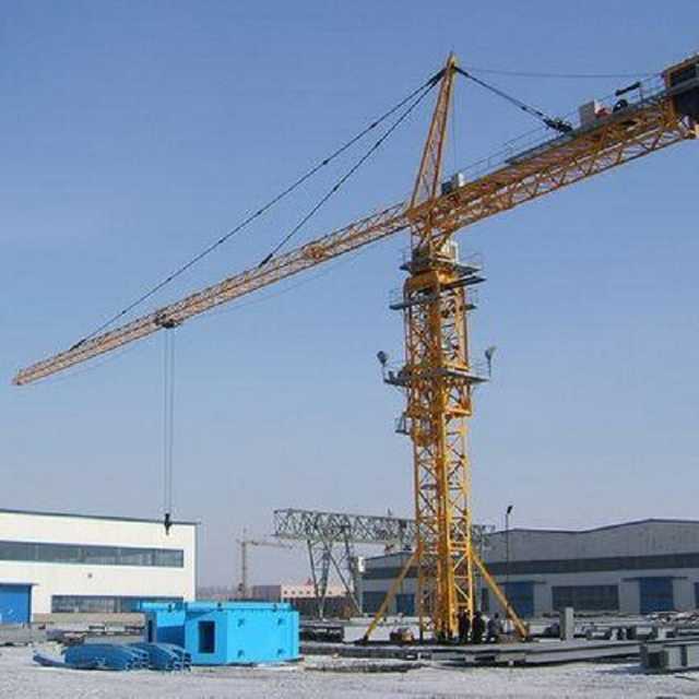 В Киеве кран раздавил мужчину