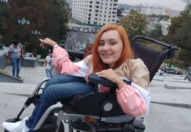 В Харькове воры украли коляску у девушки-инвалида