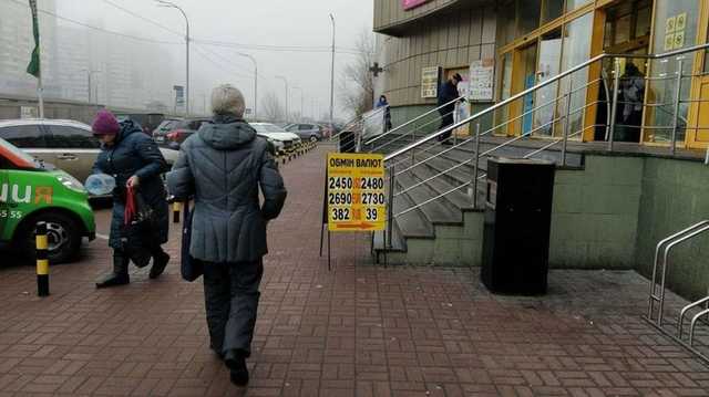 Иностранные покупатели гособлигаций уходят из Украины, поднимая курс доллара