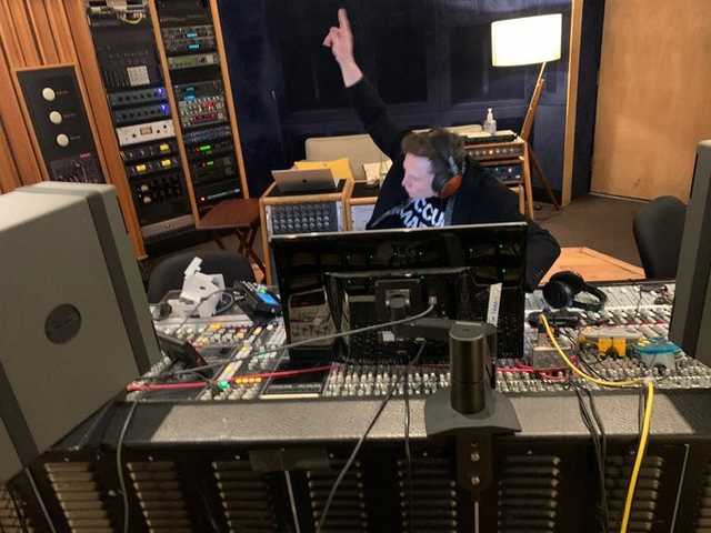 Маск долго интриговал и порадовал поклонников новым треком