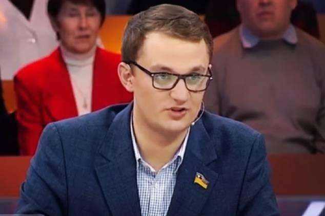 “Слуга народу” Брагар порадив пенсіонерці заплатити за комуналку, “продавши собаку”