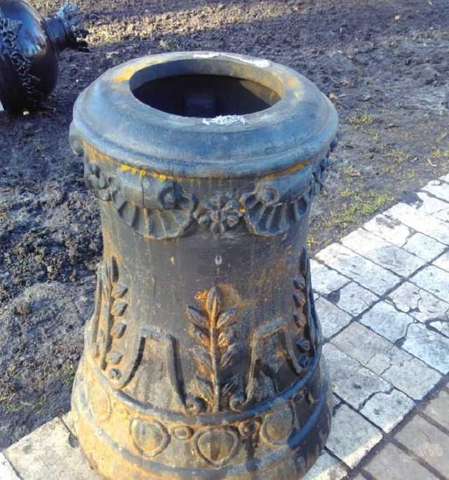 Новые фонари в Мариинском парке меняют из-за ржавчины спустя месяц после установки