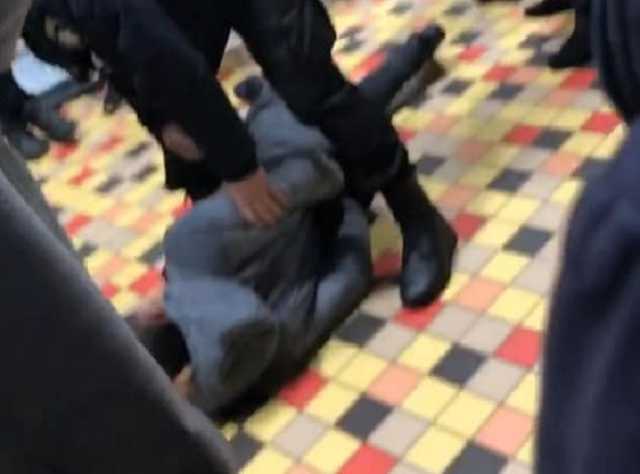 Во Львове парень открыл стрельбу в торговом центре