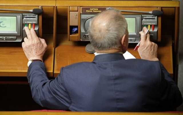 Голова ВР не знає, що вже діє закон, за яким кнопкодави втрачатимуть мандати