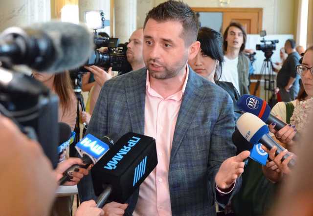 Арахамия о признании Крыма российским: Не читайте херни!