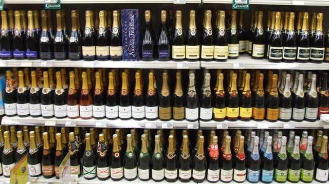 В Украине в семь раз увеличат штрафы за продажу алкоголя и сигарет детям