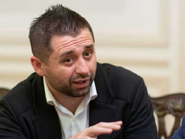 Арахамія підтримав однопартійця, який у сесійній залі грубо вилаяв літнього депутата Кучеренка