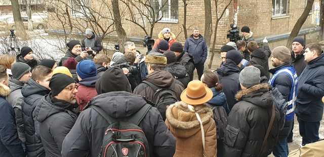 Громада Протасового Яру, яка бореться з Корбаном, протестує під СІЗО