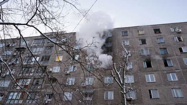 Появились фото и видео пожара, который вспыхнул в общежитии Днепра