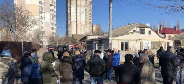 Кому закон не писан: жители Таирова протестуют против строительства «прокурорских высоток»