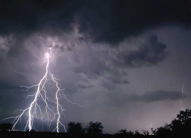 В Закарпатской области зафиксировали зимние грозы