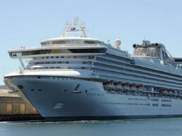 Коронавирус на круизном лайнере в Японии: часть пассажиров эвакуируют