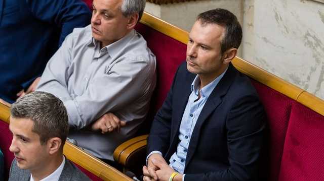 Рейтинг Вакарчука впав у “кому”: Який розкол є в партії “Голос”