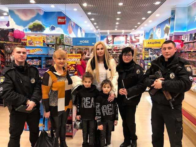 У Києві циганка пограбувала співачку Камалію