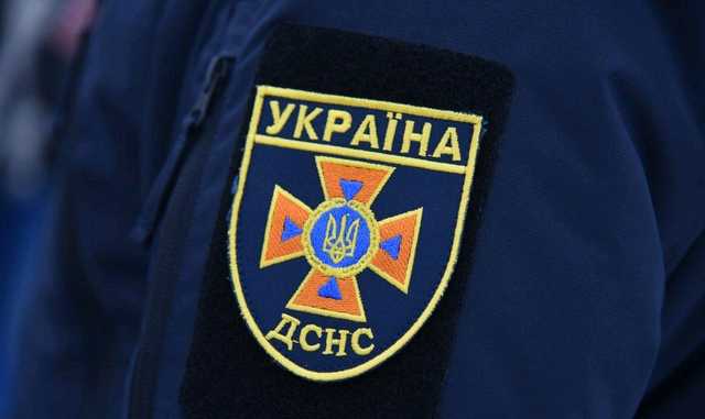 Под Днепром автомобиль упал с моста в реку: погибла 19-летняя девушка