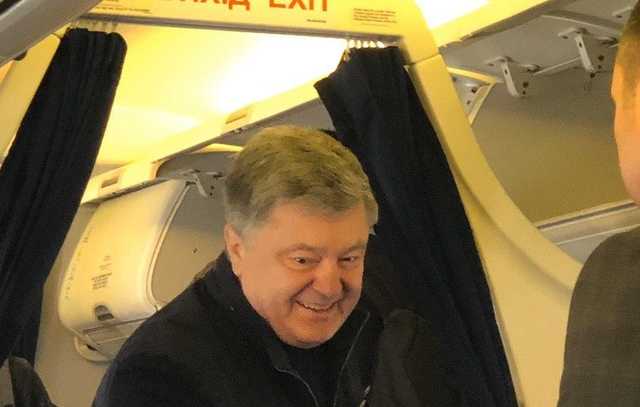 Полно "слуг", Порошенко и друг Путина: появились фото из самолета в Мюнхен