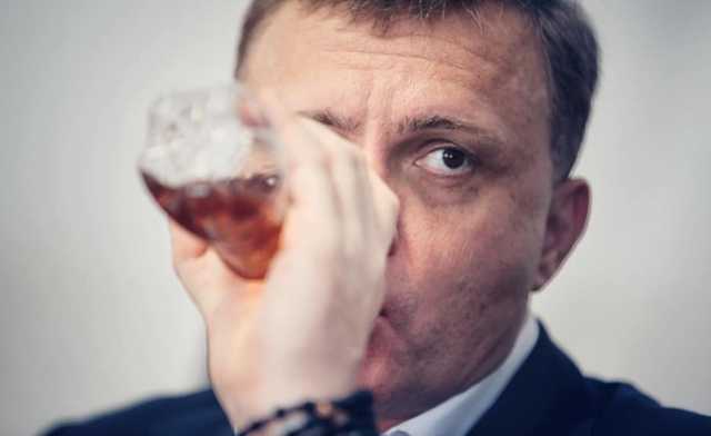 Левочкин снова пил в Раде странную жидкость: фото озадачило сеть