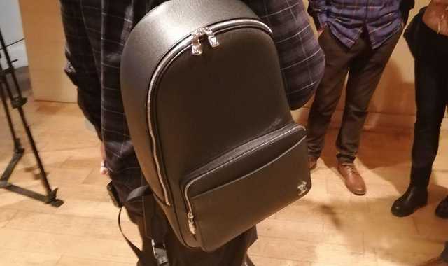 Замглавы Офиса Зеленского носит рюкзак за 2 тысячи евро