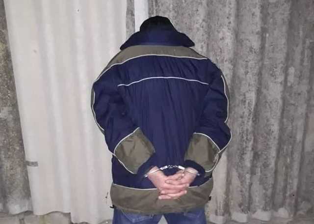 Под Луганском мужчина подстрелил пасынка из ружья и спрятался в доме