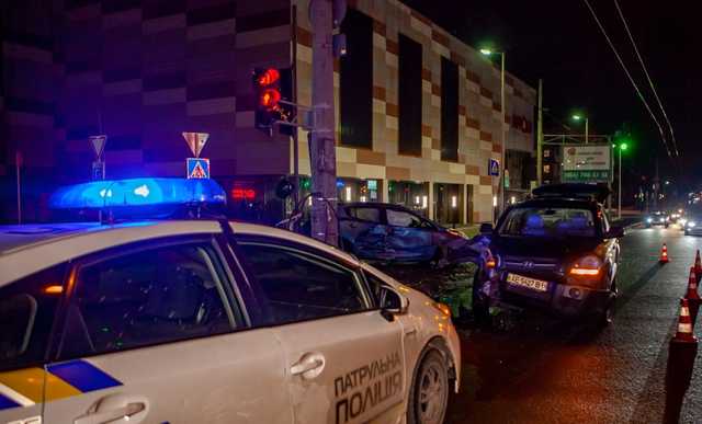 В Днепре столкнулись Hyundai и Nissan, есть пострадавшие