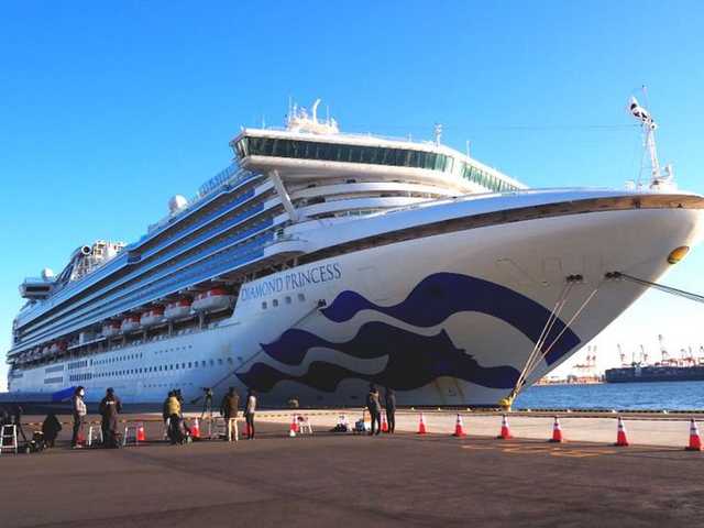 Україна поки не планує евакуювати громадян з лайнера Diamond Princess, — посольство