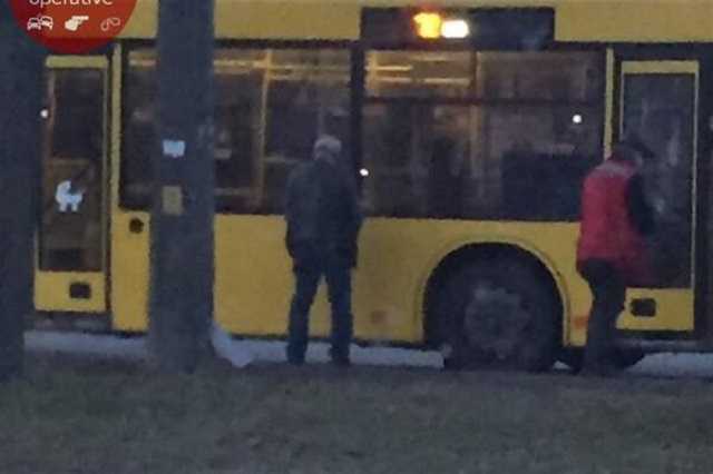 В Киеве водитель и кондуктор справили нужду на автобус
