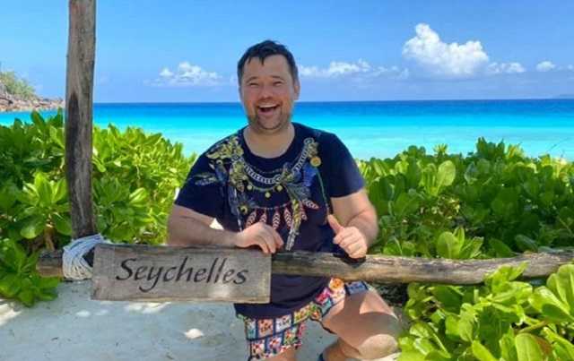 "Скукатища, безвластие": изгоревавшийся Богдан позвал "девочек" на Сейшелы