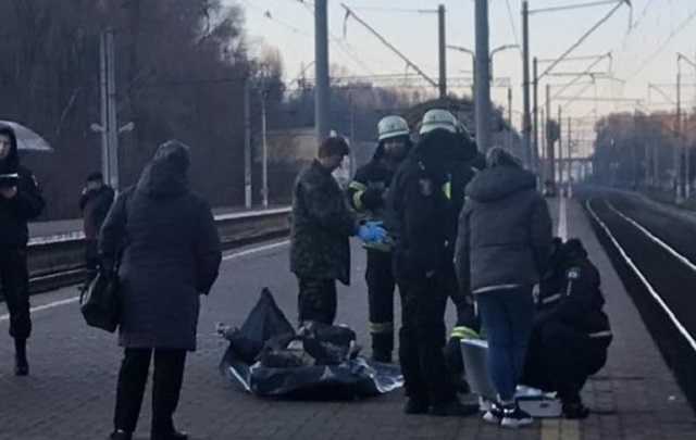 На станции "Караваевы дачи" в Киеве поезд сбил насмерть мужчину