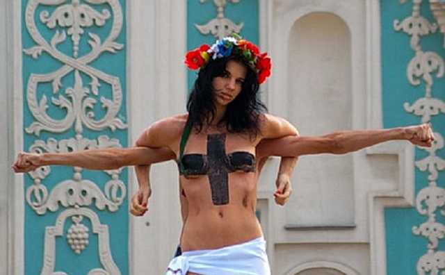 Писательница: Народ! Эта мадам приготовила вам отчет правительства Гончарука