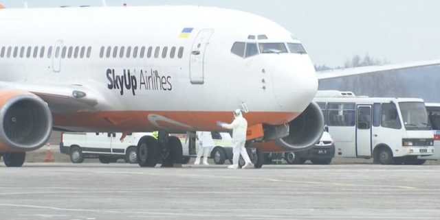 Самолет с украинцами из Уханя дозаправляется в Киеве и вернется в Харьков