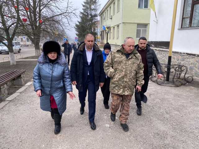 На Полтавщині люди перекрили дорогу, щоб не пустити евакуйованих з Китаю