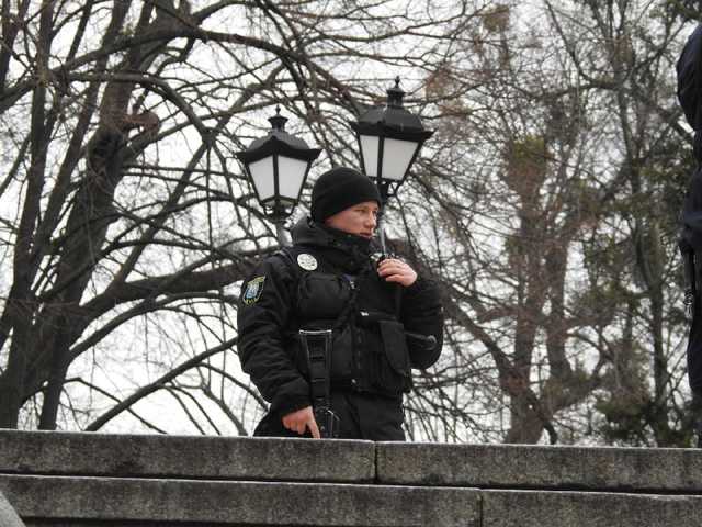 В годовщину расстрелов Небесной сотни в центр Киева пригнали автоматчиков