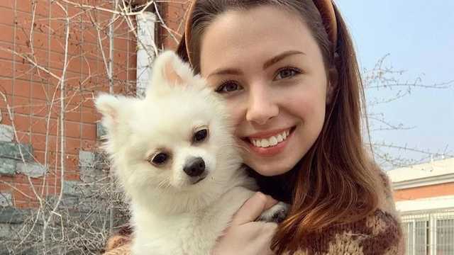 Зеленский лично позвонил девушке, которую не выпустили из Китая из-за собаки: детали