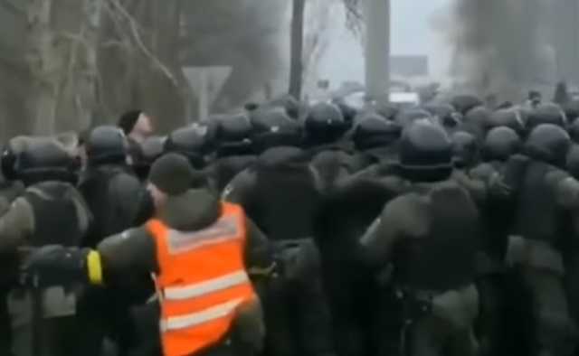 Украина опозорилась на весь мир диким бунтом в Новых Санжарах