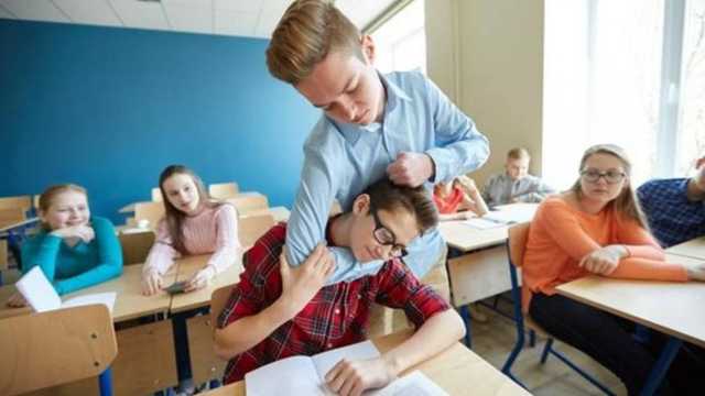 Трьом школяркам повідомили про підозру через побиття подруги