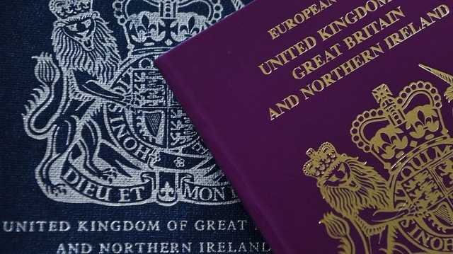 Британия изменит дизайн своих паспортов из-за Brexit