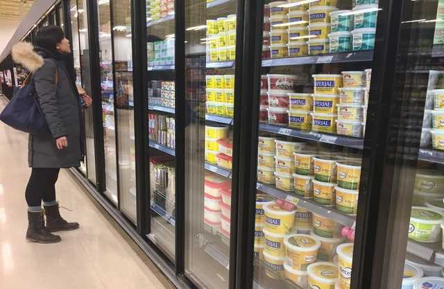 Исчезнут вещи и фрукты. В украинских магазинах могут опустеть полки из-за коронавируса