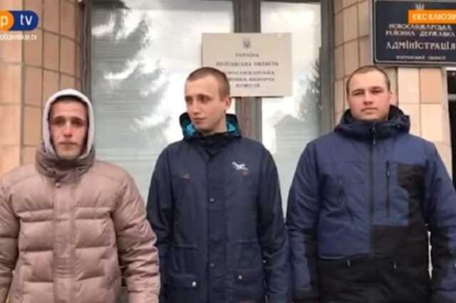 "Титушки" из Новых Санжар записали видеообращение под мэрией