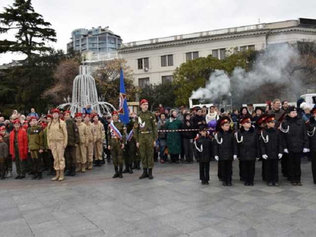 В оккупированной Ялте детей согнали на милитарис
