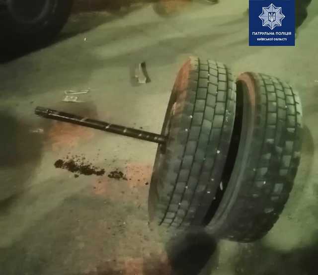 Под Киевом у маршрутки на ходу отвалились колеса