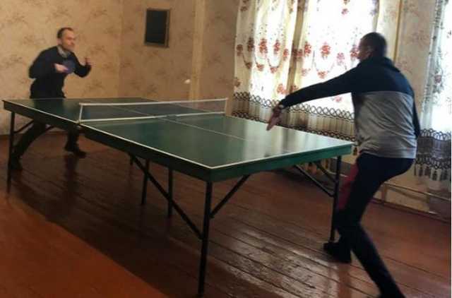 Малюська в СИЗО сыграл в теннис и поподтягивался в тюремном дворике