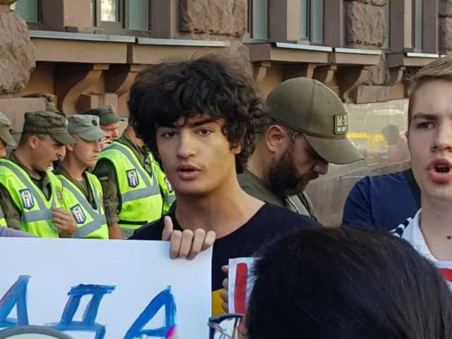 Дубинский предложил отправить сына Порошенко на Евровидение