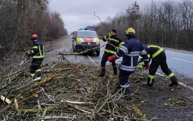 500 населенных пунктов остались без света по прихоти циклона Юлии