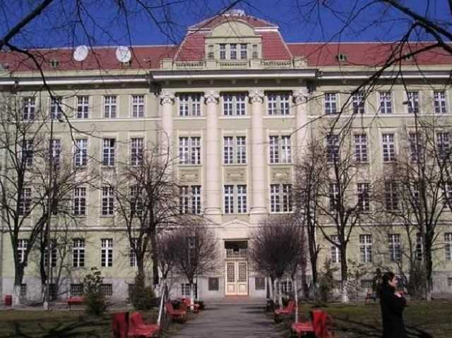 В Румынии четыре университета отменили занятия из-за угрозы коронавируса