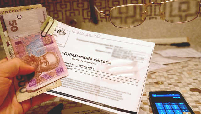 Украинцев заставляют платить за отопление в два раза больше: как насчитали