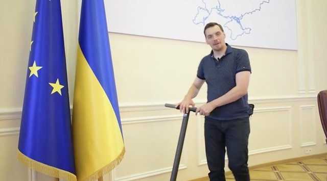 Премьер Гончарук похвастался, что вводит вознаграждение, которое ввел Порошенко