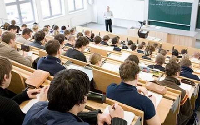 В Украине значительно подорожает высшее образование: к чему готовится родителям абитуриентов