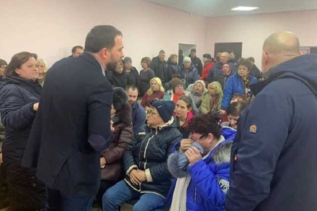 Под Днепром избиратели набросились на нардепа-"слугу" Каптелова