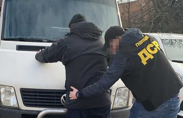 Группа “черных лесорубов” из Ровенской области вырубала деревья в Пуще-Водице